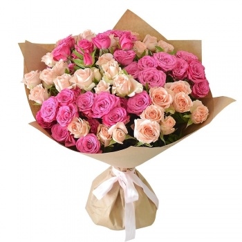 Букет MIX из 25 кремовых и розовых кустовых роз