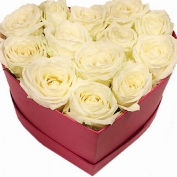 Сердце из 13 белых роз в коробке
