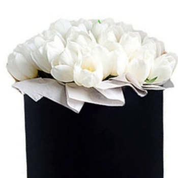 Букет из 35 белых тюльпанов в коробке
