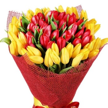 Букет из красных и желтых тюльпанов "Весеннее чудо"